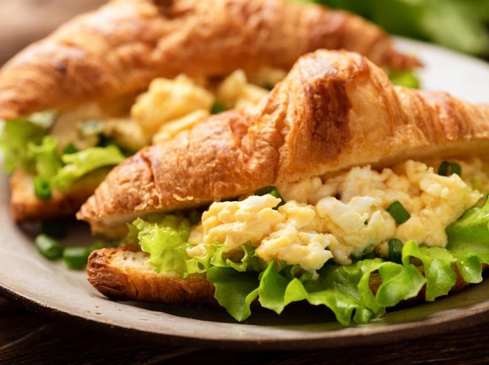 Resep Sandwich Croissant Isi Salad Telur