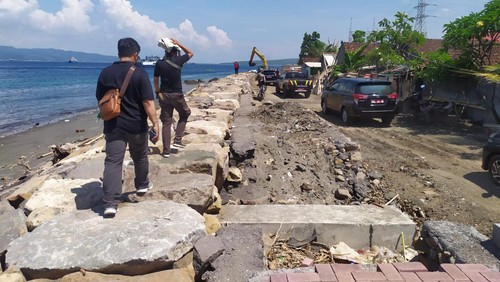 Revetment pantai di pesisir Kelurahan Gilimanuk, Kecamatan Melaya, Kabupaten Jembrana, Bali, Kamis (15/12/2022).