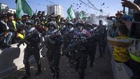 Peringatan hari jadi ke-35 Hamas berslogan “Kami akan datang dengan banjir yang menderu”.  