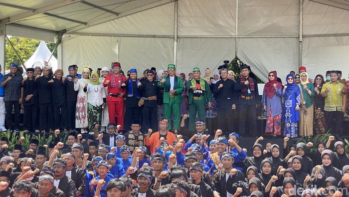 Ridwan Kamil dalam acara Pekan Kebudayaan Daerah serta Kaleidoskop Promosi tentang Pariwisata dan Kebudayaan Provinsi Jabar di Alun-Alun Kota Depok, Kamis (15/12/2022.