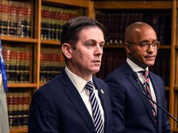 Penampakan Juragan Kripto Ternyata Penjahat Diborgol Polisi