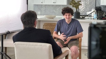 Sebelum ditangkap, Bankman sempat berbincang dengan beberapa media besar. Ia membantah telah bersalah dan kejatuhan FTX adalah karena kesalahan pembukuan, manusia dan nasib sial. Namuin meski penampilannya berantakan dan janjinya beramal miliaran dolar, pihak berwenang mengatakan Bankman-Fried tinggal di penthouse mewah senilai USD 43 juta di komplek elit di Nassau. Foto: AP