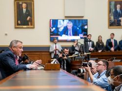 Penampakan Juragan Kripto Ternyata Penjahat Diborgol Polisi