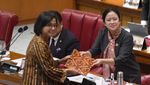 Senyum Sri Mulyani dan Puan Maharani saat UU PPSK Disahkan