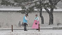 Gyeongbokgung adalah istana terbesar dari lima istana yang dibangun di Seoul selama Dinasti Joseon.  