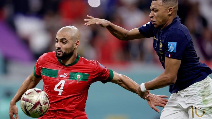 AL KHOR, QATAR - DECEMBER 14: Sofyan Amrabat of Morocco on the ball during the FIFA World Cup Qatar 2022 semi final match between France and Morocco at Al Bayt Stadium on December 14, 2022 in Al Khor, Qatar. (Photo by Richard Sellers/Getty Images)