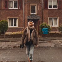 Selama di London Sophia Latjuba juga menikmati turunnya salju. Saking dinginnya Sophia sampai mengenakan jaket dan syal tebal serta penutup telinga. Foto: Instagram/@sophia_latjuba88