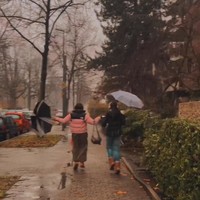 Kedua anak Sophia, Eva dan Manuella juga tampak begitu menikmati liburan mereka di sana. Foto: Instagram/@sophia_latjuba88