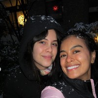 Bagi Eva Celia dan Manuella itu merupakan momen pertama kalinya mereka berdua melihat salju secara langsung. Tak heran jika keduanya tampak begitu senang. Foto: Instagram/@evacelia