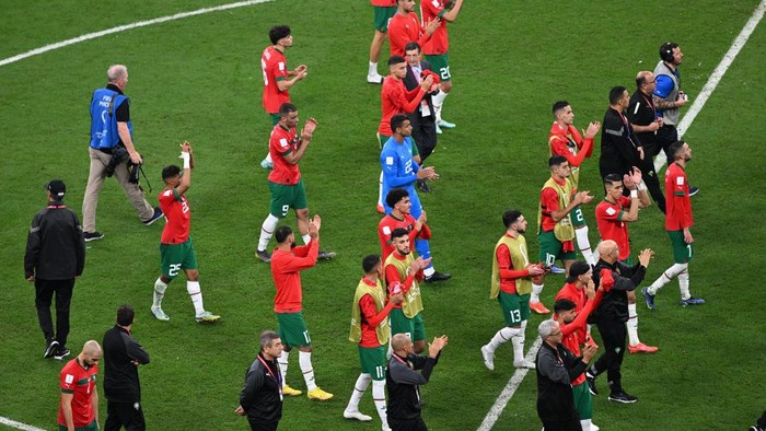 AL KHOR, QATAR - DECEMBER 14: Players of Morocco applause at the end of the FIFA World Cup Qatar 2022 semi final match between France and Morocco at Al Bayt Stadium on December 14, 2022 in Al Khor, Qatar. (Photo by Ercin Erturk/Anadolu Agency via Getty Images)