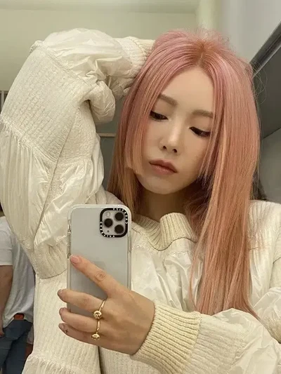 Taeyeon dengan hime cut Taeyeon dengan hime cut