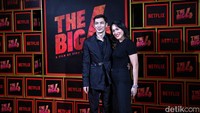 Abimana tampak didampingi istri tercinta, Inong Ayu, di momen spesial tersebut.