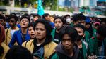 Foto-foto Lengkap Mahasiswa Geruduk DPR Tolak KUHP