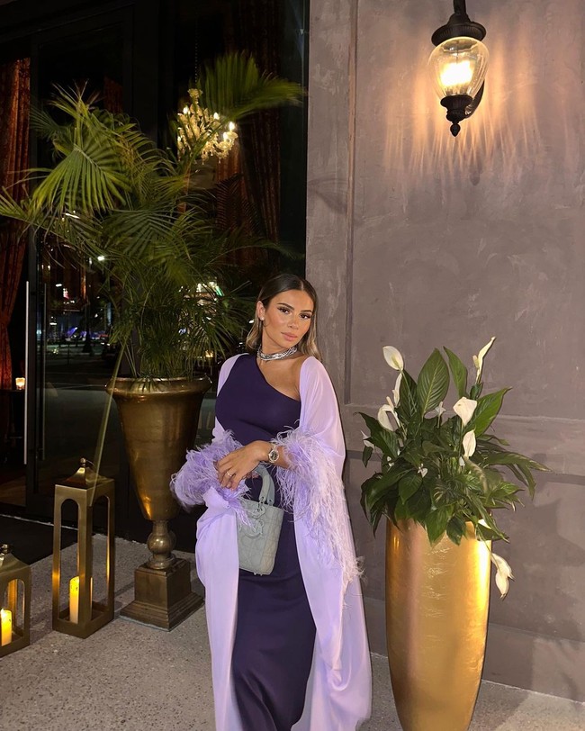 Mae GuendouziIstri cantik bintang Arsenal Matteo Guendouzi ini dikenal sebagai selebgram. Mereka pertama kali terungkap punya hubungan di 2019.Foto: Instagram