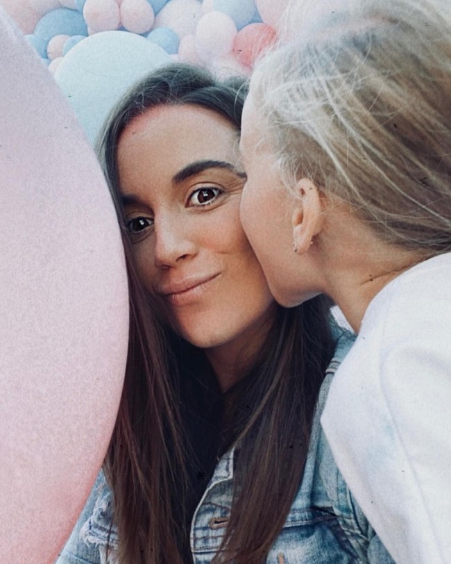 Selain psikolog, Erika juga terjun ke dunia bisnis dengan meluncurkan label busana anak, Duzama. Erika dan Griezmann sendiri sudah memiliki tiga orang anak.Foto: Instagram