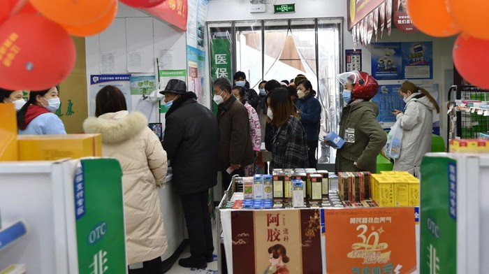 Warga China Borong Buah Kalengan, Panik Cari Alternatif Cegah Corona