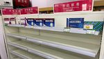 Penampakan Rak-rak Obat Kosong di China Imbas Warga Panic Buying