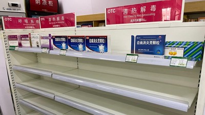 COVID-19 di China Melonjak, Obat di Apotek Ludes Dibeli Warga