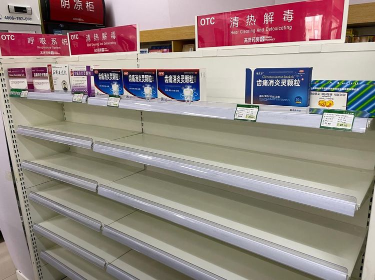 COVID-19 di China Melonjak, Obat di Apotek Ludes Dibeli Warga