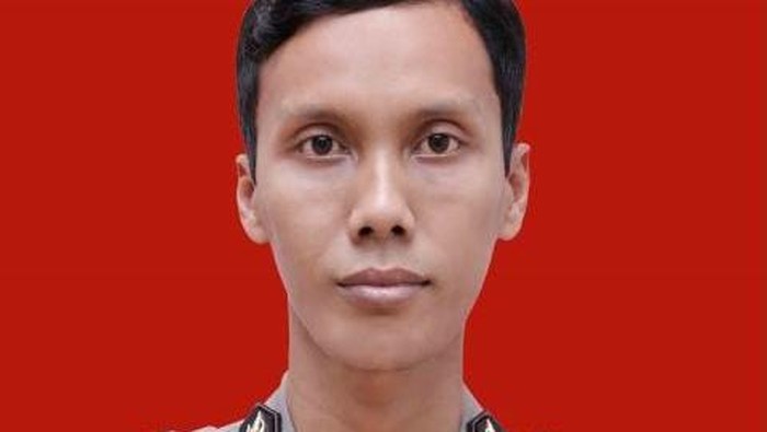 Ramai dibicarakan wartawan jadi Kapolsek Kradenan, Blora, Jawa Tengah. Ia adalah Iptu Umbaran Wibowo, intel yang menyamar menjadi wartawan di TVRI.