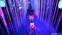 Pengunjung dapat menjelajahi Avatar Tunnel dan Underwater Christimas Tree, selain itu ada pula kudapan spesial Natal hingga bermain permainan Holiday Carnival. Konsep Holiday Carnival ini dapat dinikmati JAQSplorer mulai tanggal 12 hingga 15 Desember 2022.