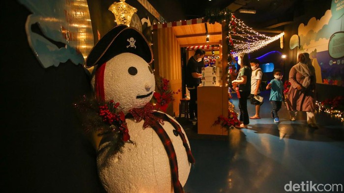 Ada yang berbeda jika pengunjung mendatangi JAQS, selain dekorasi natal jelang Nataru terdapat juga instalasi film Avatar lho, Jumat (16/12/2022).