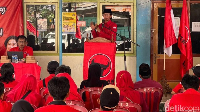 Adi Sutarwijono, Ketua DPC PDIP Surabaya