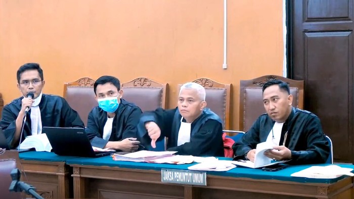 Adu Mulut Jaksa-Pengacara AKP Irfan dan Acungan Jempol ke Bawah