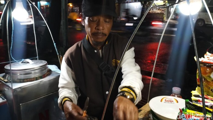 Agus, penjual cuanki di Bandung.