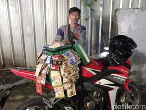 Cerita Hendra Jualan Kopi Pakai Motor Sport di Bandung