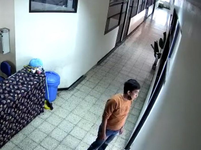 Aksi pencurian di Kampus C Unair terekam CCTV