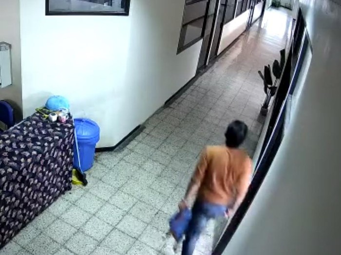 Aksi pencurian di Kampus C Unair terekam CCTV
