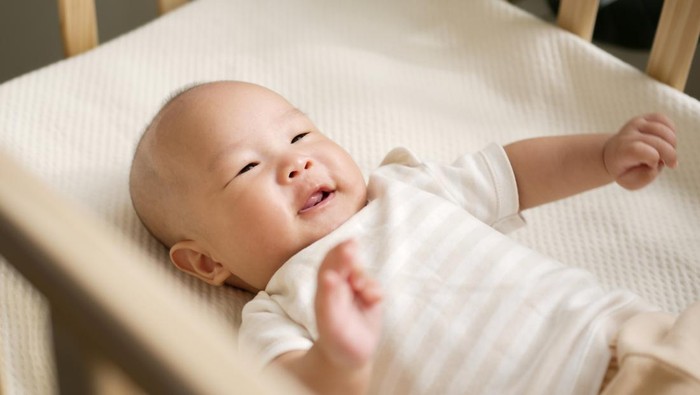 Ini Posisi Tidur Bayi yang Benar dan Aman, Perhatikan Ya Moms