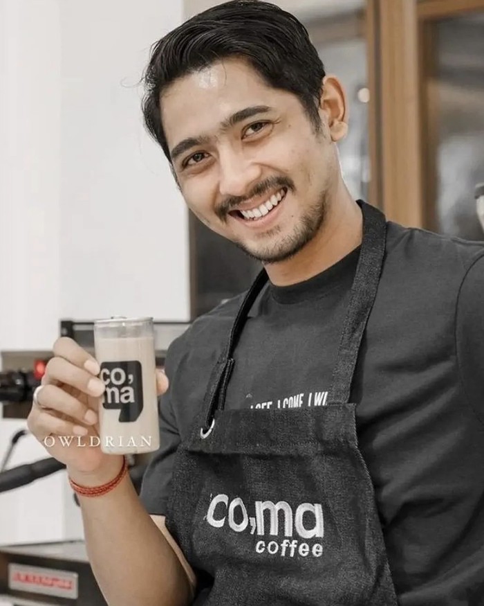 Arya Saloka Raup Cuan dari Bisnis Kuliner, Ini Deretan Usahanya Arya Saloka Raup Cuan dari Bisnis Kuliner, Ini Deretan Usahanya