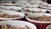 Selain dimsum, Arya Saloka juga punya Beefology. Bisnis rice bowl dengan topping daging panggang ini punya banyak penggemar. Foto: Instagram beefology.id