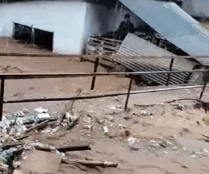 Banjir bandang rendam ratusan rumah di Kecamatan Sukanagara [Foto: Istimewa]