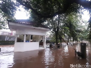 Hujan Deras, Jalan Puri Mutiara Cipete Terendam Banjir