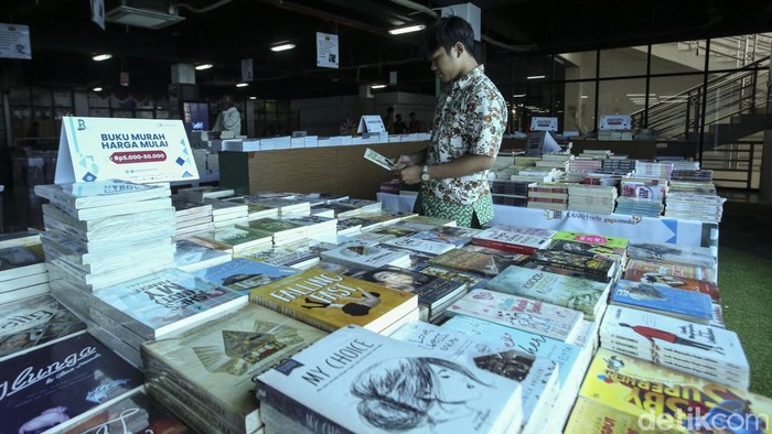 Berburu Buku Diskon di Jakbook Festival 2022 Jakbook Festival 2022 digelar dengan menawarkan beragam buku diskon. Lokasinya berada di Pasar Kenari, Jakarta.