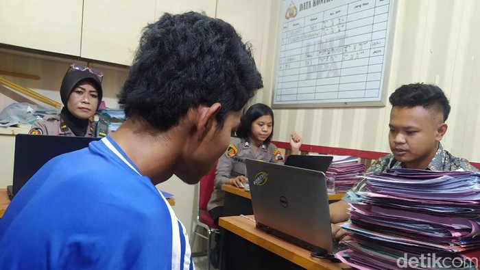 Buronan pencuri HP yang tertangkap setelah memerkosa anak tetangganya