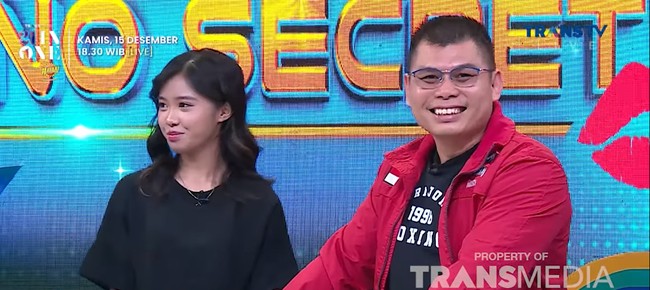 Chris John diketahui menikah dengan Anna Maria Megawati, mantan atlet wushu, pada tahun 2005. Dari pernikahan itu, dia dikaruniai dua orang putri bernama Maria Luna Ferisha dan Maria Rosa Christiani.  Si sulung Maria Luna lah yang mencuri atensi netizen. Bagi Maria Luna sang ayah merupakan sosok bapak yang sabar dan menjadi panutan, Papi itu orang yang sangat pekerja keras dan konsisten, ujar Luna. Foto: YouTube: TRANSTV OFFICIAL