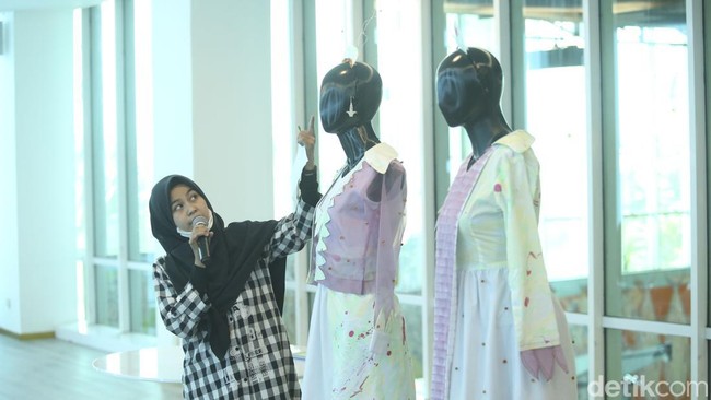 Dari 600 peserta yang mendaftar, ada 50 semifinalis dari berbagai kota di Indonesia mempresentasikan karyanya. Nantinya hanya ada 15 finalis yang akan lolos setelah melalui penilaian seperti kreativitas, pembuatan pola, kerapihan menjahit, pengenalan bahan dan material hingga penerapan fashion berkelanjutan.