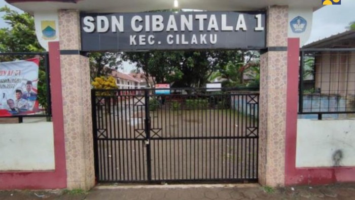 Diguncang Gempa, 2 Gedung Sekolah Ini Tetap Tegak Berdiri Kementerian PUPR melalui Direktorat Jenderal Cipta Karya telah melaksanakan rehabilitasi dan renovasi sarana prasarana bagi 12 sekolah di Kabupaten Cianjur dan Kabupaten Bogor.