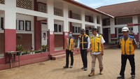 Dua diantara 12 sekolah tersebut, dibangun dengan konstruksi Rumah Instan Sederhana Sehat (RISHA) yaitu SDN Cibantala 1 dan SDN Kidang Kencana. 