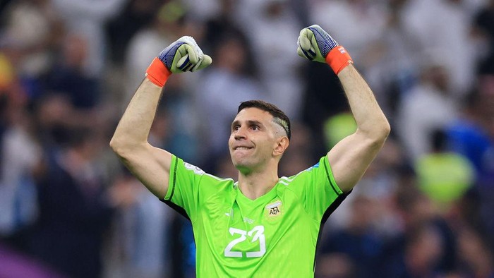 LUSAIL CITY, QATAR - DECEMBER 13: Emiliano Martinez of Argentina celebrates the teams third goal scored by Julian Alvarez (not pcitured) during the FIFA World Cup Qatar 2022 semi final match between Argentina and Croatia at Lusail Stadium on December 13, 2022 in Lusail City, Qatar. (Photo by Buda Mendes/Getty Images)