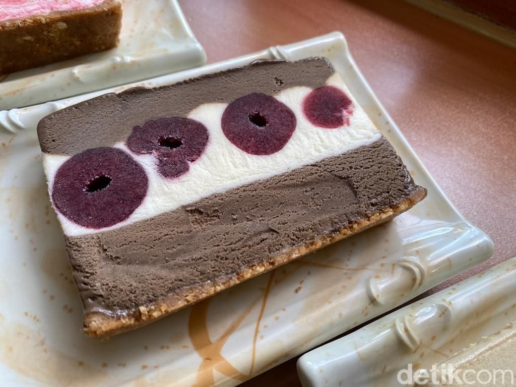 Es Krim Tart Favorit Anak 90-an Ini Jualannya Tersembunyi di Dalam Rumah