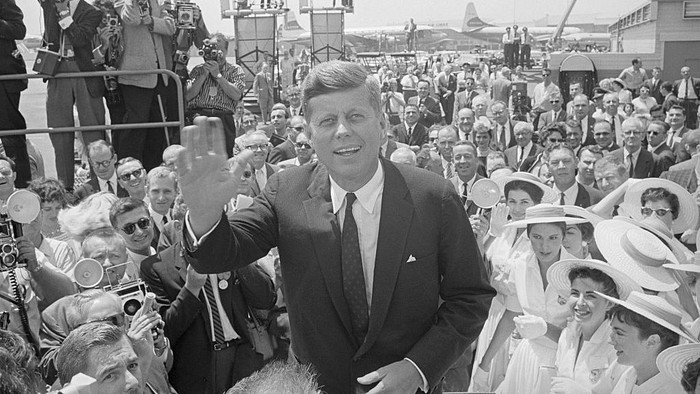 Gedung Putih memerintahkan untuk pertama kalinya membuka ribuan dokumen yang belum diedit terkait pembunuhan Presiden AS, John F Kennedy.