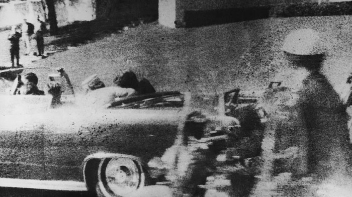 Gedung Putih Buka Ribuan Dokumen Pembunuhan JFK ke Publik Gedung Putih memerintahkan untuk pertama kalinya membuka ribuan dokumen yang belum diedit terkait pembunuhan Presiden AS, John F Kennedy.