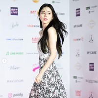 Kini Han So Hee punya banyak penggemar di Indonesia dan dikenal dengan perannya dalam sejumlah drama Korea seperti Nevertheless dan My Name. Saat menghadiri AAA 2022, gaya cantiknya menjadi perbincangan di media sosial. Foto: dok. Instagram @xeesoheexq