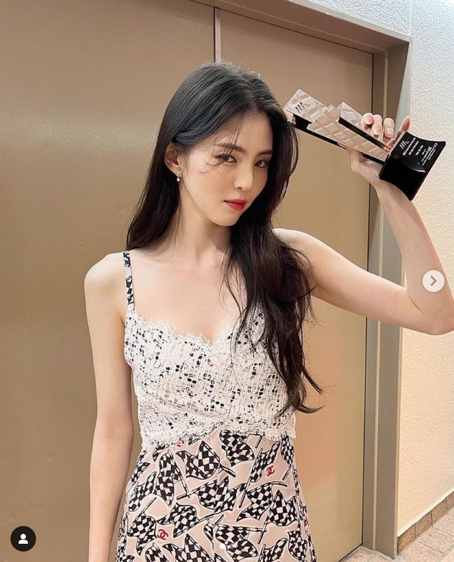 Nama Han So Hee tentu sudah tak asing bagi pecinta drama Korea asal Indonesia. Saking totalitasnya jadi pelakor di The World of the Married, Han So Hee sempat jadi bulan-bulanan warganet Indonesia dan mendapat ujaran kebencian di Instagram. Foto: dok. Instagram @xeesoheexq