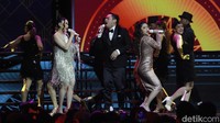Lalu ada tiga pedangdut, Nassar, Ayu Ting Ting, dan Dewi Perssik yang makin memanaskan suasana HUT Transmedia. (Foto: Ari Saputra)